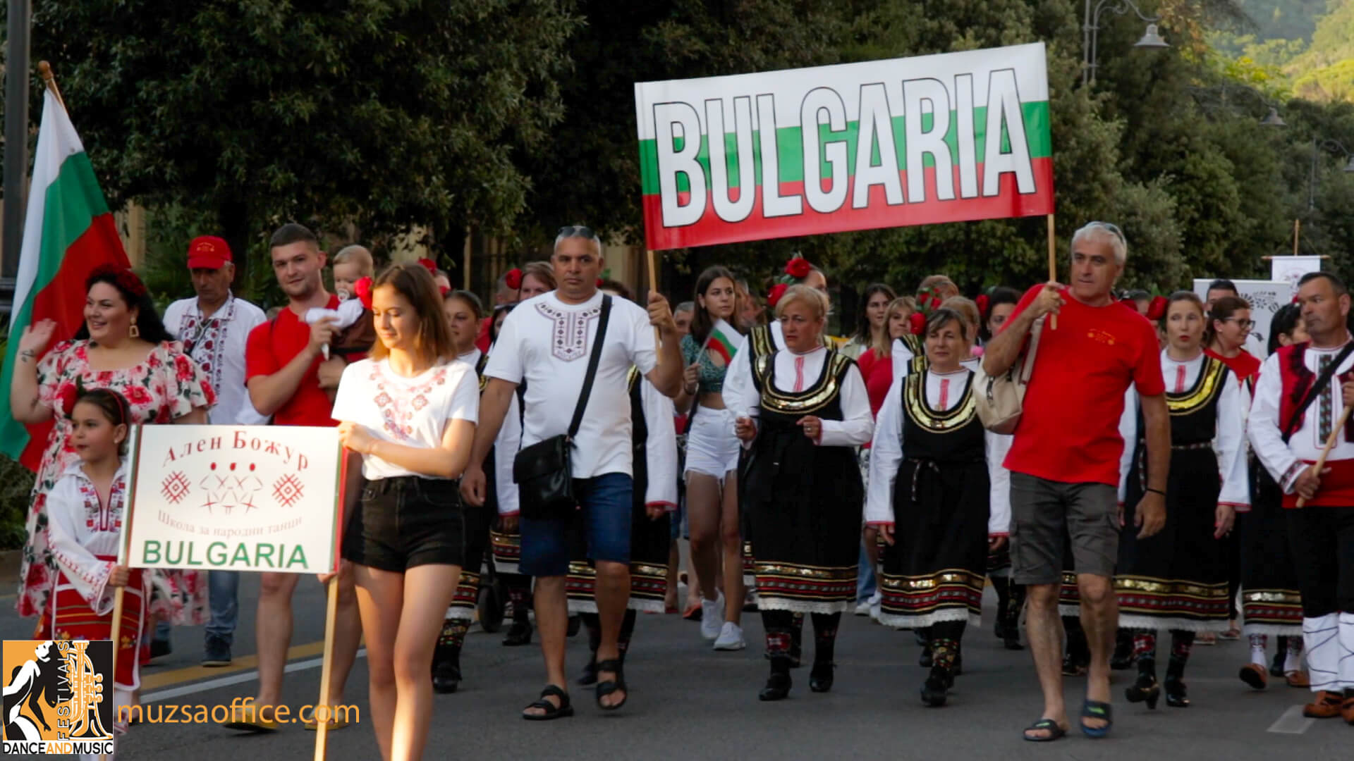 Musicians playing at the Montecatini festival.